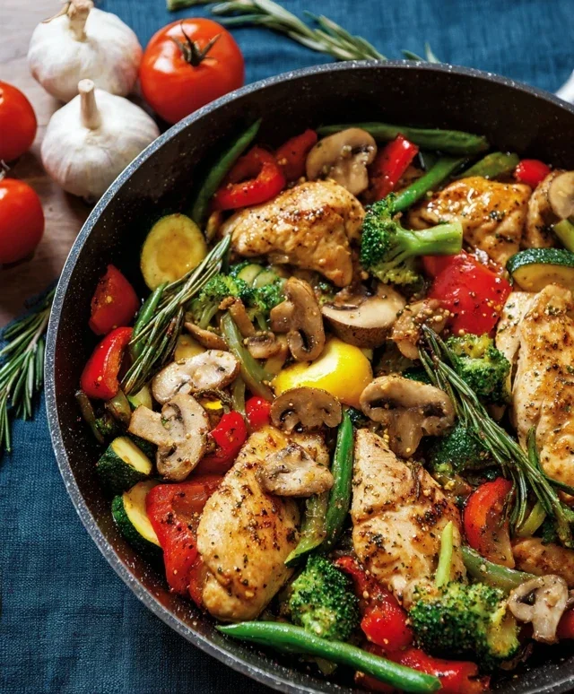 Healthy Chicken and Vegetables Skillet